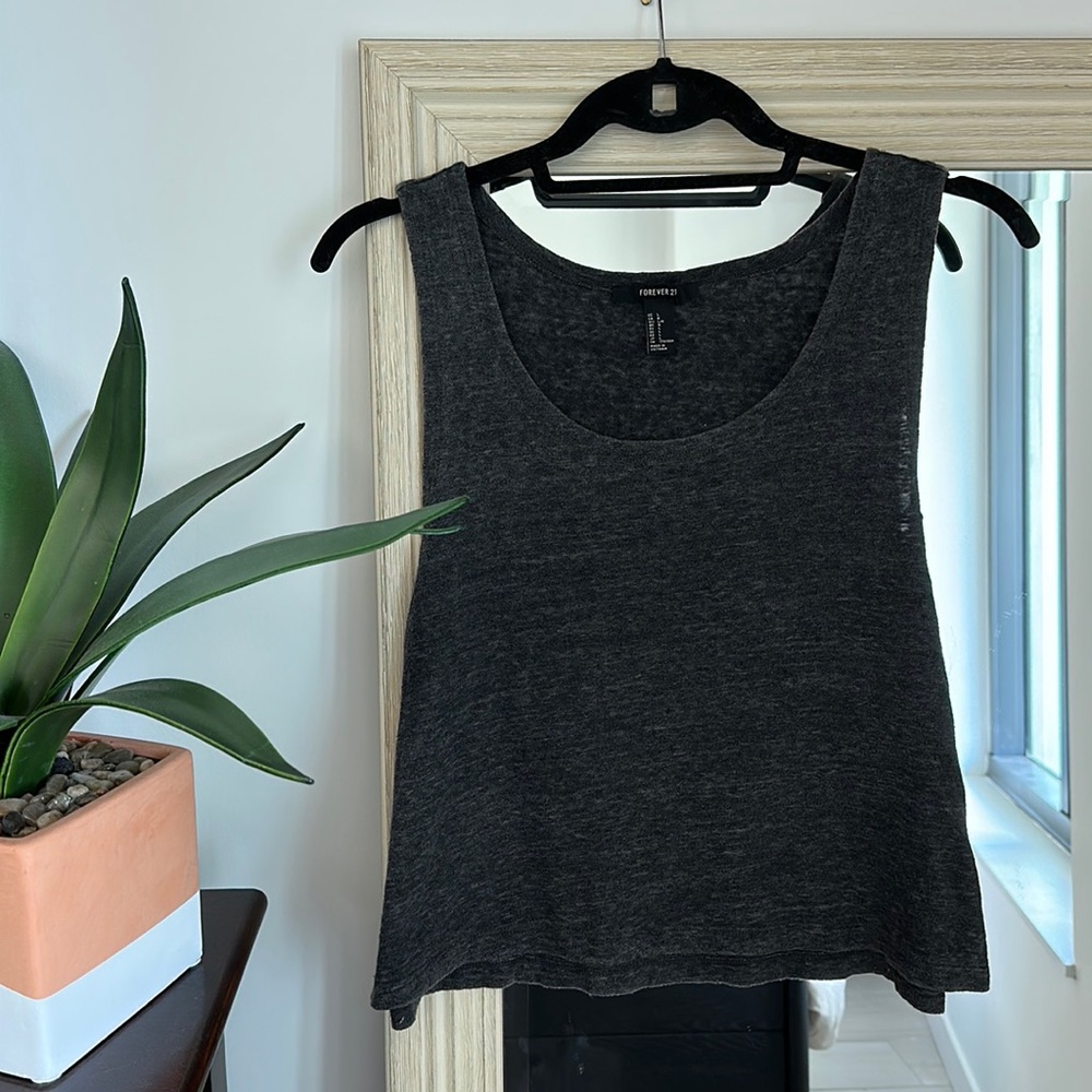 FOREVER 21 charcoal gray tank top (size large) ✨